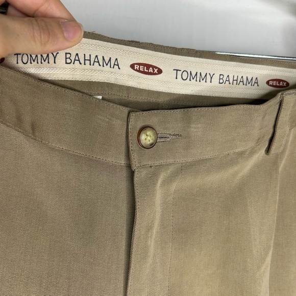 TOMMY BAHAMA Silk Shorts Mens Size 40 Beige Pleated Relaxed Fit - Picture 2 of 5